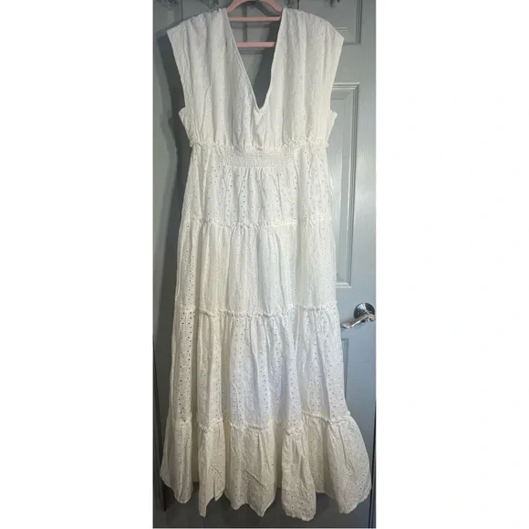 Anthropologie Tiered Eyelet Maxi Dress NWT Size Medium RARE Dress - Picture 8 of 16